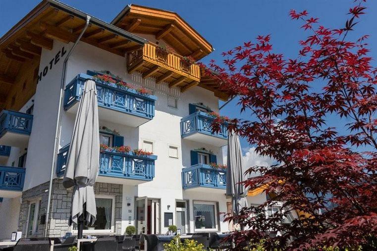 Hotel Milano Тьоне-ди-Тренто Экстерьер фото